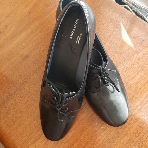 EUC ROCKPORT ADIPRENE BY ADIDAS LEATHER HEELS - Picture 1 of 8